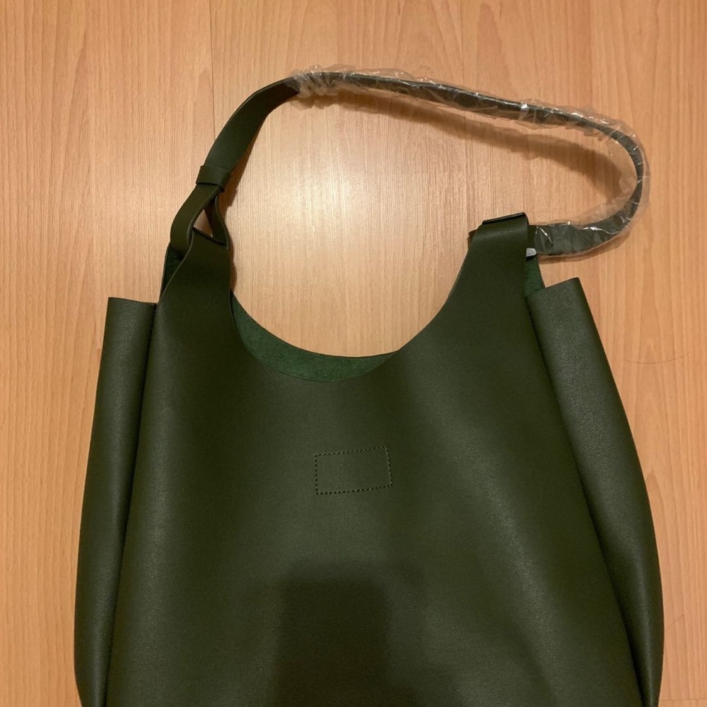 TOTES - Picture 5 of 9